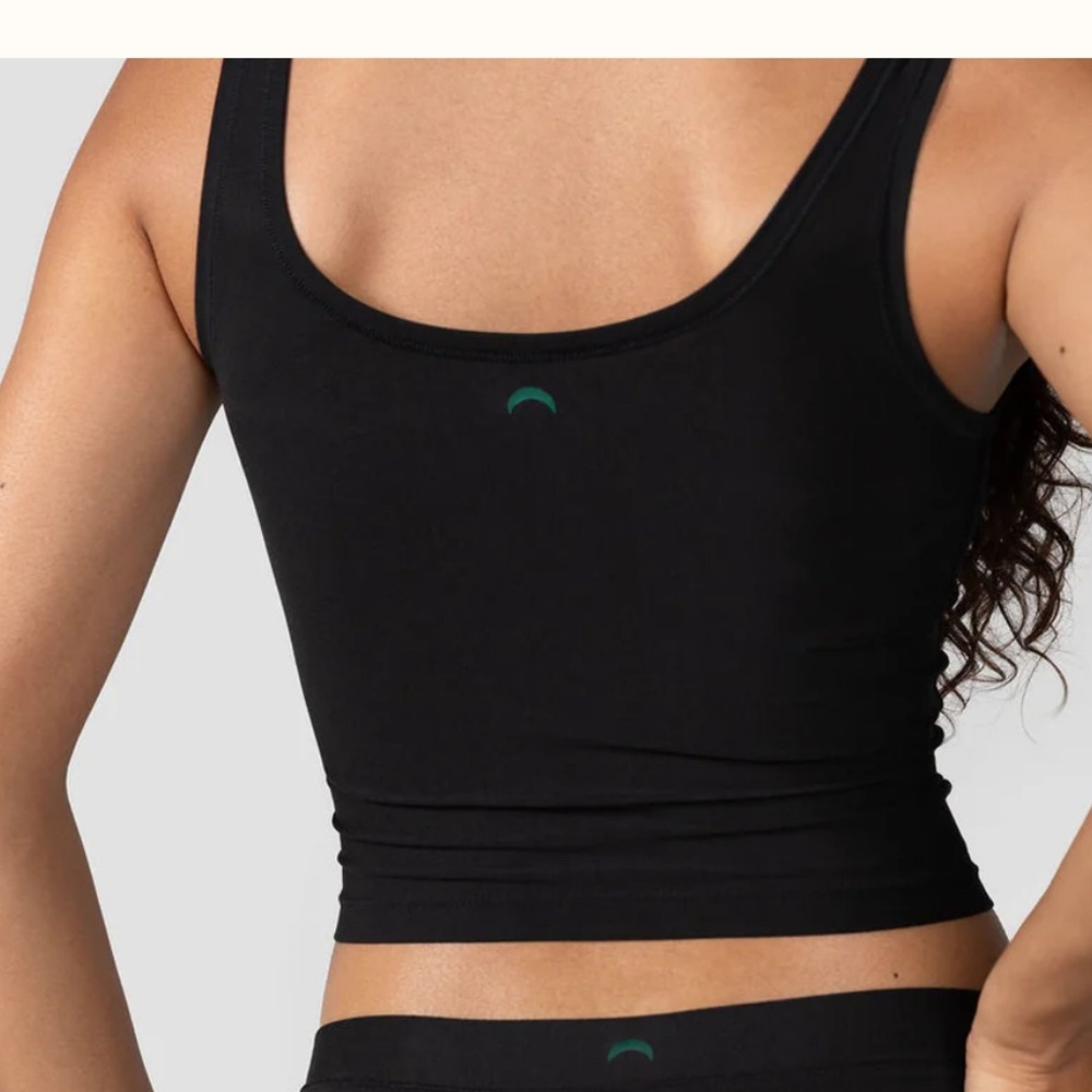 Huha Sporty Crop Tank - Picture 2 of 2